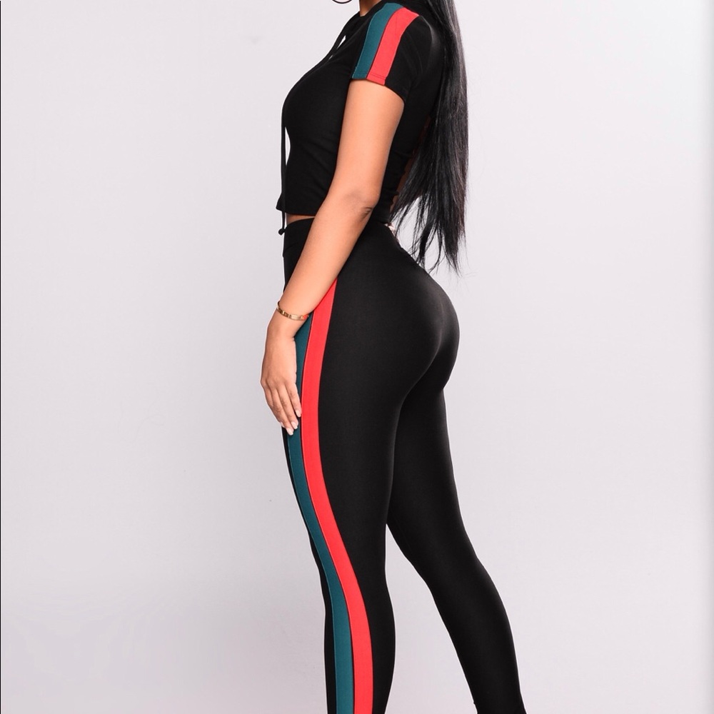 Fashion Nova - Striped Athletic Leisure set